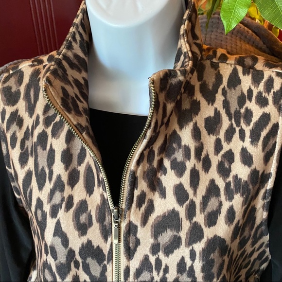 Chico’s Animal Print Zip Up Vest - Picture 4 of 8